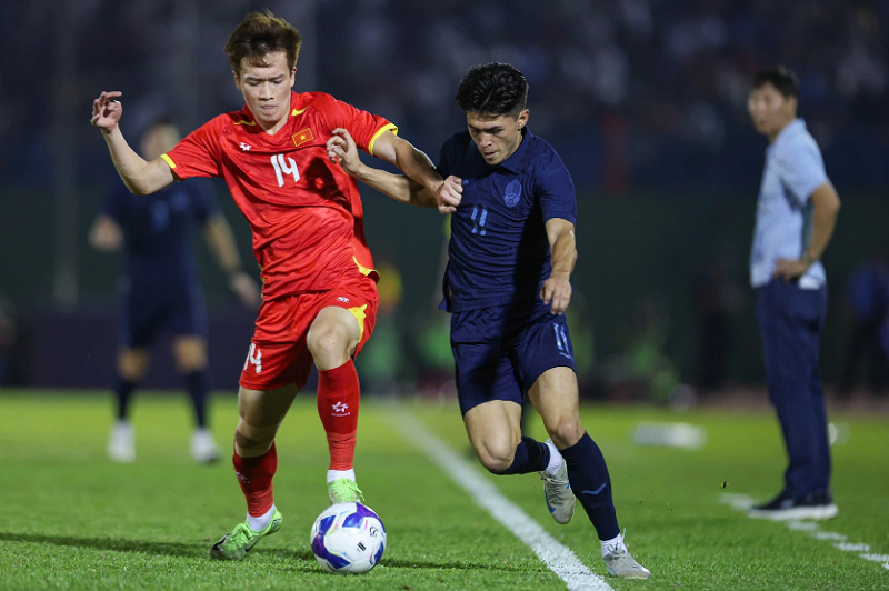 hau-ve-campuchia-chung-toi-da-thi-dau-ngang-ngua-va-tham-chi-tren-co-viet-nam