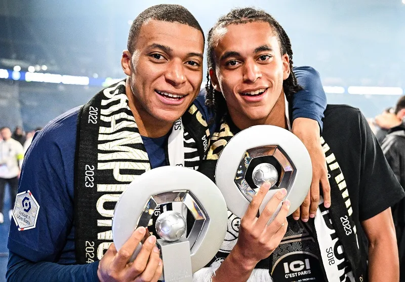 em trai mbappe